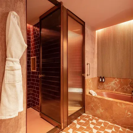 Hotel Palacio Bellas Artes San Sebastian, Curio Collection By Hilton