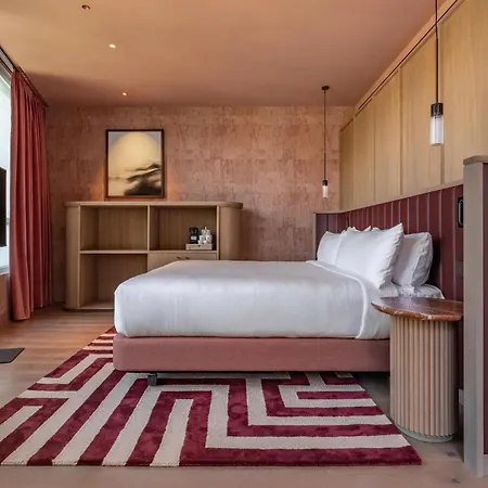 Hotel Palacio Bellas Artes San Sebastian, Curio Collection By Hilton