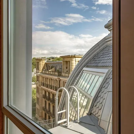 Palacio Bellas Artes San Sebastian, Curio Collection By Hilton Hotel