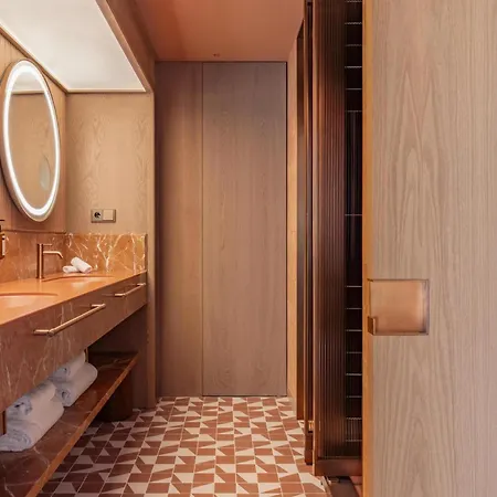Hotel Palacio Bellas Artes San Sebastian, Curio Collection By Hilton 4*