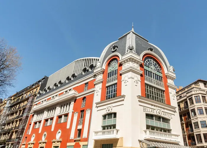 Palacio Bellas Artes San Sebastian, Curio Collection Hilton 4*