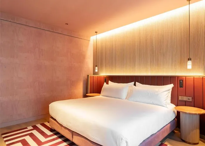 Palacio Bellas Artes San Sebastian, Curio Collection Hilton