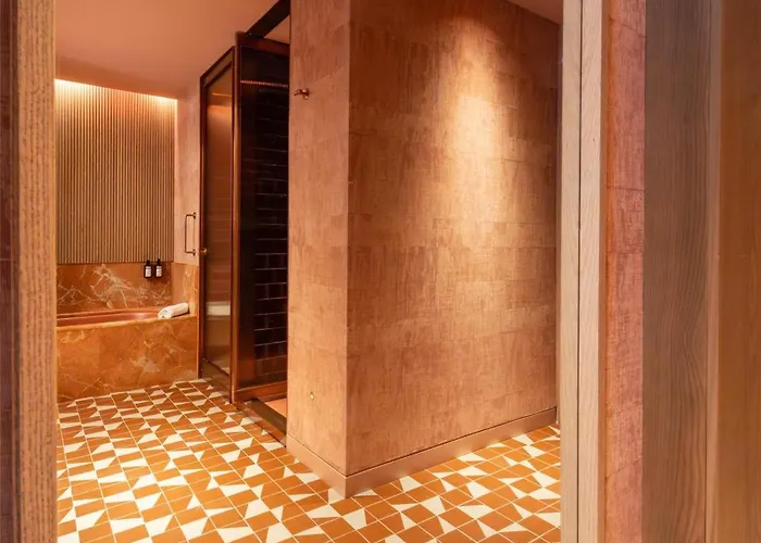 Palacio Bellas Artes San Sebastian, Curio Collection Hilton